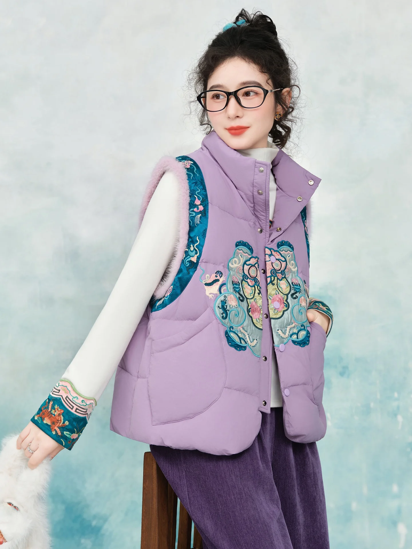 Тепло и Sle: SOLO, оригинальный пуховый жилет с вышивкой, зимнее новое поступление, женская мода с национальным цветочным узором
Тепло и Sle: SOLO, оригинальный пуховый жилет с вышивкой, зимнее новое поступление, женская мода с национальным цветочным узором