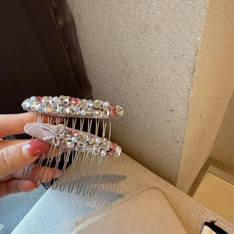 7.5cm Korean Sweet Rhinestone Hair Comb, Pearl Decor Side Hairpin, Fashion Sparkly Hair Accessories for Girls
7.5cm Korean Sweet Rhinestone Hair Comb, Pearl Decor Side Hairpin, Fashion Sparkly Hair Accessories for Girls