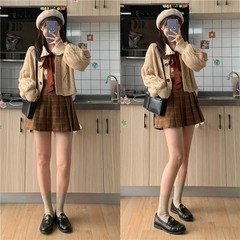 Женские комплекты с v-образным вырезом, однобортный укороченный однотонный кардиган, элегантные уютные мини-плиссированные юбки, универсальные осенние милые корейские стили
Женские комплекты с v-образным вырезом, однобортный укороченный однотонный кардиган, элегантные уютные мини-плиссированные юбки, универсальные осенние милые корейские стили