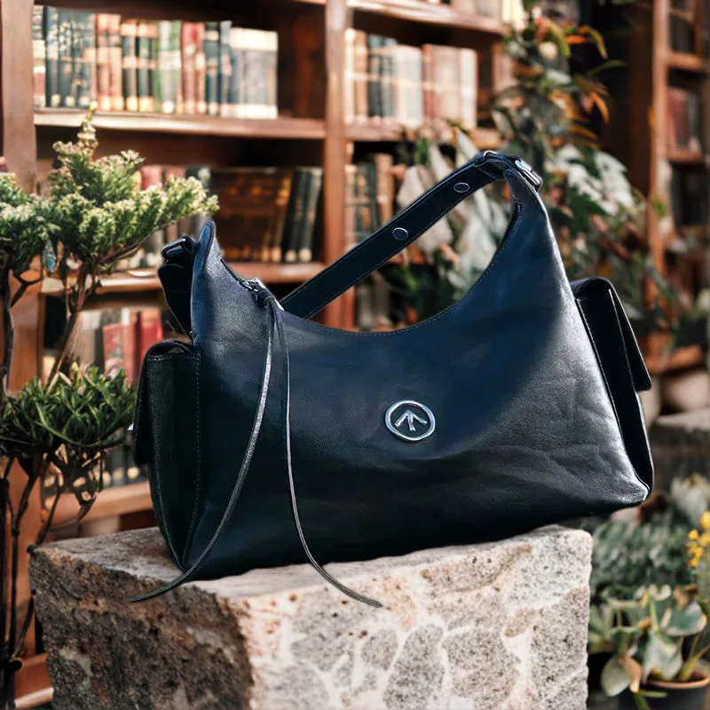GROTTO 2025 New Toast Hobo Bag Vegetable-Tanned Lambskin Commuter Underarm Single-Shoulder Crossbody Soft Bag
GROTTO 2025 New Toast Hobo Bag Vegetable-Tanned Lambskin Commuter Underarm Single-Shoulder Crossbody Soft Bag