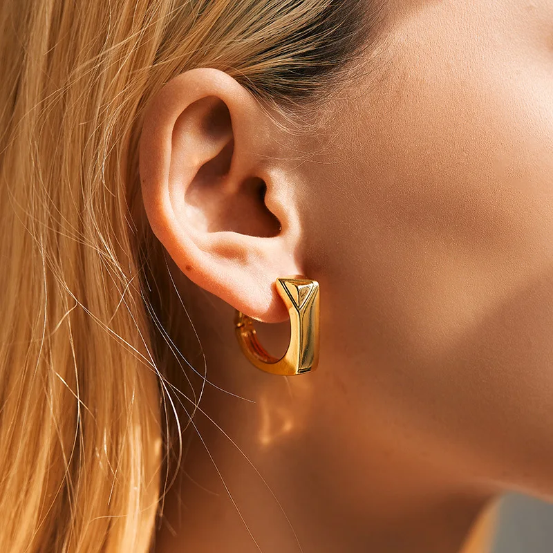 Minimalist INS Style Bright Face Fashion OL Hoop Earrings For Women Copper Plated 18K Gold Ear Buckle Personalized Jewelry
Minimalist INS Style Bright Face Fashion OL Hoop Earrings For Women Copper Plated 18K Gold Ear Buckle Personalized Jewelry