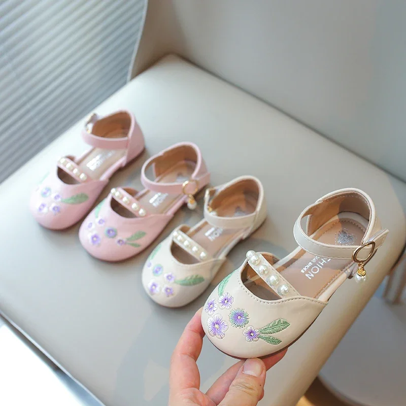 Girls Casual Shoes Kids Flats National Ethnic Embroidery Flowers with Pearls Beaded Princess Sweet Fashion Children Party Shoes
Girls Casual Shoes Kids Flats National Ethnic Embroidery Flowers with Pearls Beaded Princess Sweet Fashion Children Party Shoes
