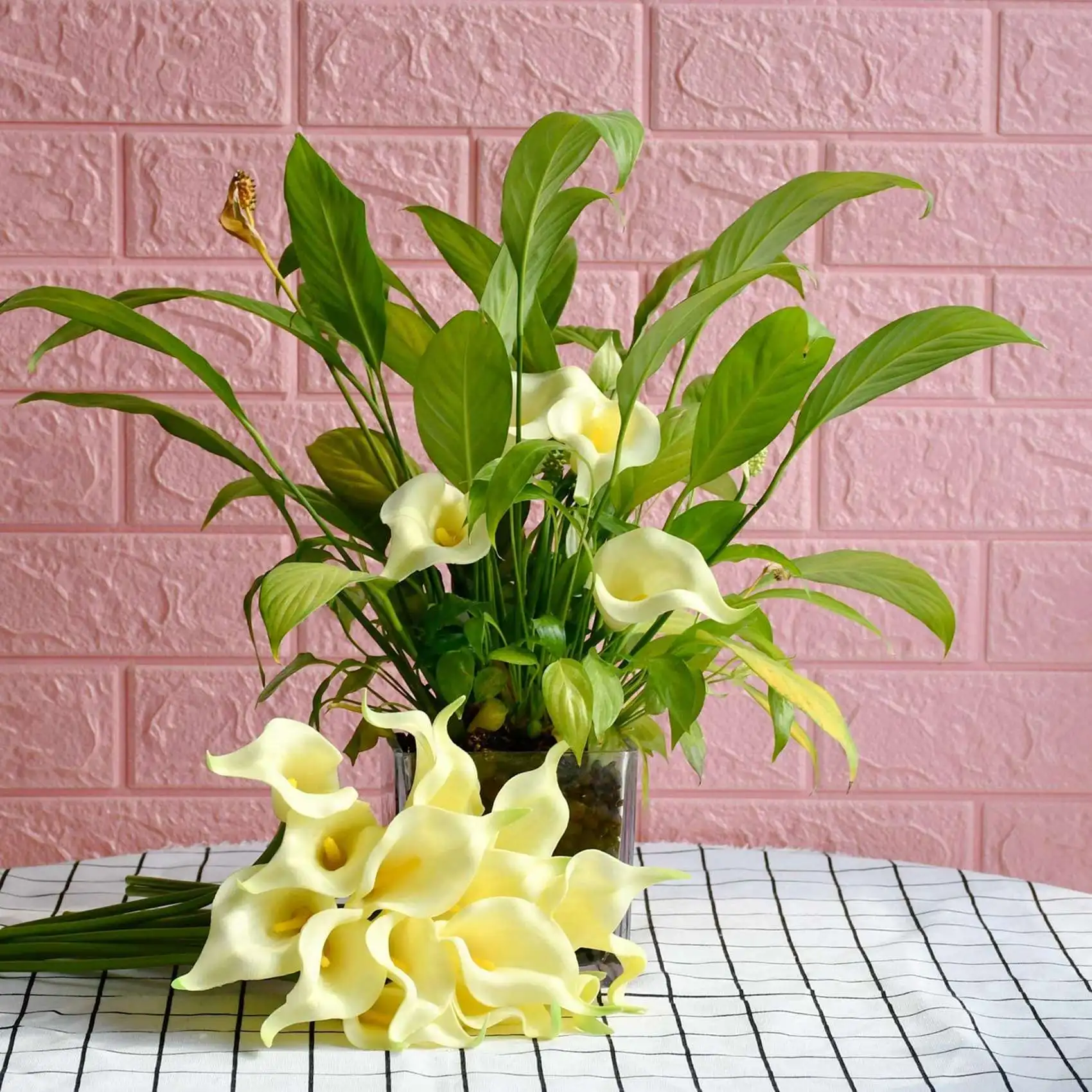 Retail 100 Pcs Artificial White Calla Lily Flowers With Soft Latex Materials For Home & Kitchen Decoration
Retail 100 Pcs Artificial White Calla Lily Flowers With Soft Latex Materials For Home & Kitchen Decoration