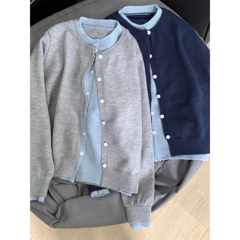 Korean Chic Splicing Contrasting Color Fake Two-piece Gray Knitted Cardigan Jacket Women's Autumn Sweater Top
Korean Chic Splicing Contrasting Color Fake Two-piece Gray Knitted Cardigan Jacket Women's Autumn Sweater Top