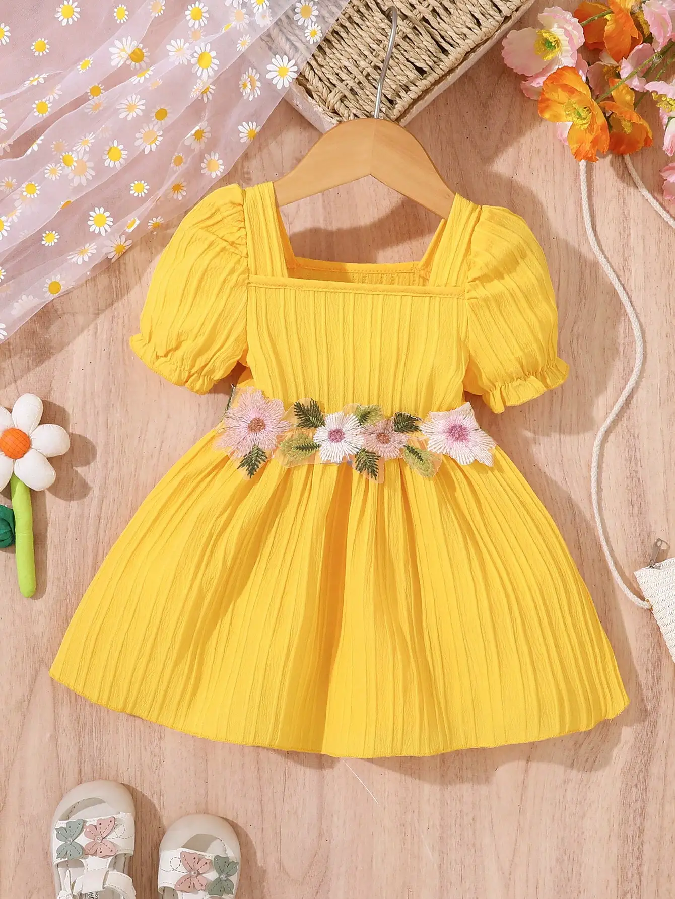 Women Summer Yellow Solid Casual Square Neck Puff Sleeve A-Line Dress
Women Summer Yellow Solid Casual Square Neck Puff Sleeve A-Line Dress