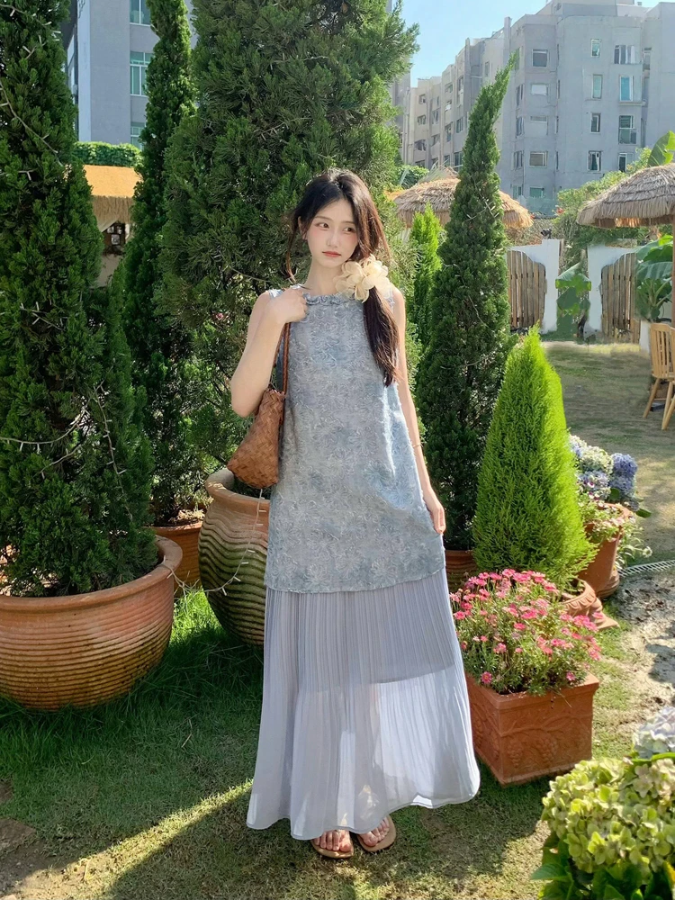 New Chinese Style Vest Dress Women Summer 2026 Heavy Embroidery Splicing Long Skirt Fake Two-Piece Design Sense Casual Wear
New Chinese Style Vest Dress Women Summer 2026 Heavy Embroidery Splicing Long Skirt Fake Two-Piece Design Sense Casual Wear