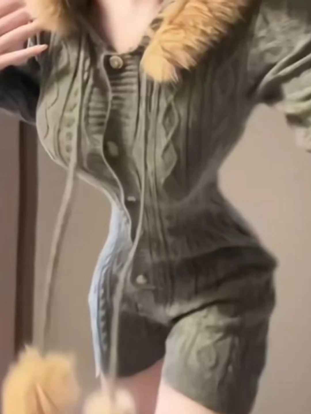 Сексуальный ретро-комбинезон или брюки с меховой отделкой и дизайном в стиле «Hot Girl», модные зимние 2026, женские, эксклюзивно онлайн, прямой крой
Сексуальный ретро-комбинезон или брюки с меховой отделкой и дизайном в стиле «Hot Girl», модные зимние 2026, женские, эксклюзивно онлайн, прямой крой