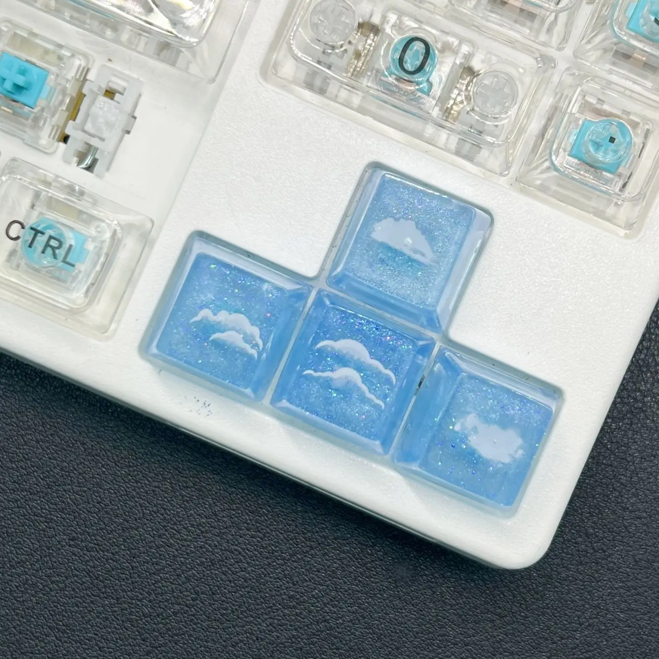 Personalized and creative cloud keycaps cartoon office work general mechanical keycaps
Personalized and creative cloud keycaps cartoon office work general mechanical keycaps