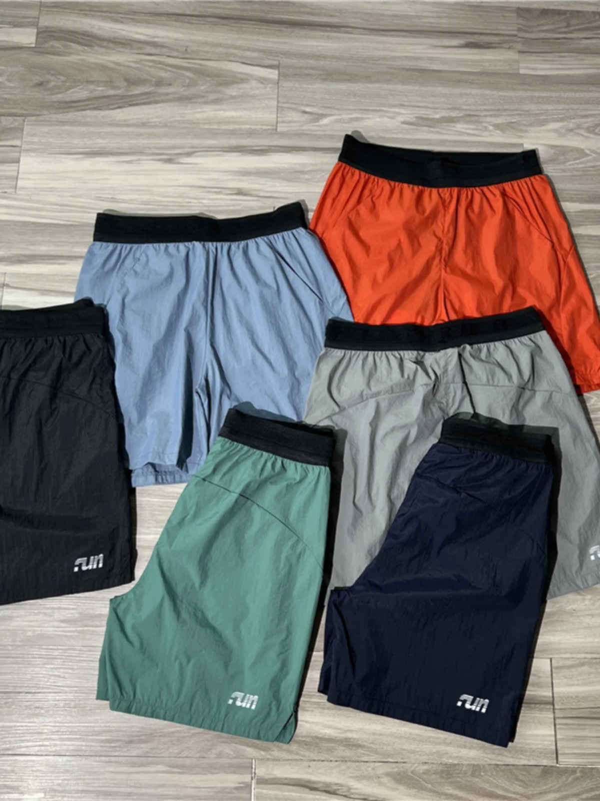 Легкие быстросохнущие дышащие спортивные повседневные брюки-карго из полиэстера, тонкая модель, городской стиль
Легкие быстросохнущие дышащие спортивные повседневные брюки-карго из полиэстера, тонкая модель, городской стиль