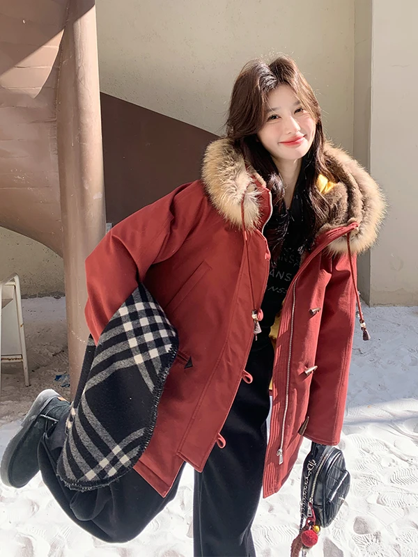 Christmas New Year Red Plush Splicing Large Fur Collar down Jacket Women Winter 2026 New Button Anti Aging Warm Outerwear
Christmas New Year Red Plush Splicing Large Fur Collar down Jacket Women Winter 2026 New Button Anti Aging Warm Outerwear