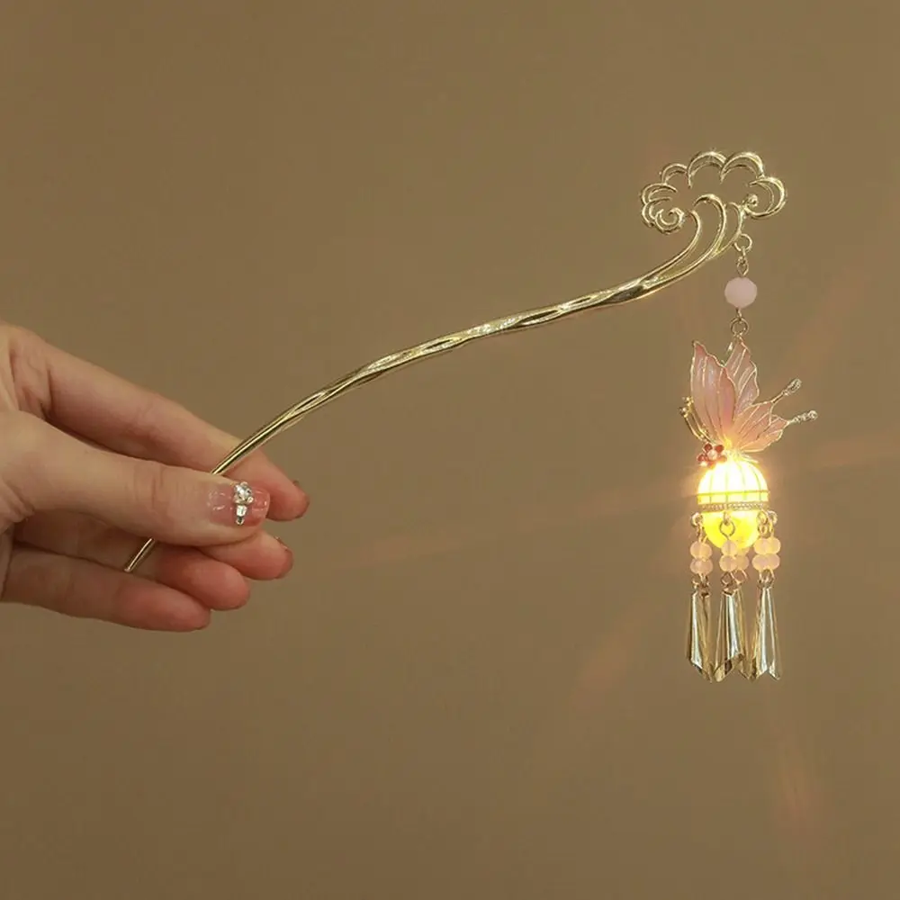 Pearl Glowing Lantern Hairpin LED Light Chinese Style LED Lantern Tassel Hair Stick Hair Sticks for Buns Hanfu Headwear
Pearl Glowing Lantern Hairpin LED Light Chinese Style LED Lantern Tassel Hair Stick Hair Sticks for Buns Hanfu Headwear