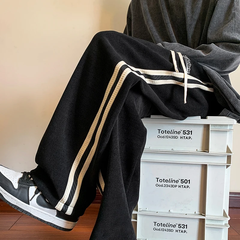 Мужские вельветовые брюки прямого кроя, свободные широкие брюки в американском стиле, повседневные спортивные длинные брюки, весенне-осенняя сезонная одежда
Мужские вельветовые брюки прямого кроя, свободные широкие брюки в американском стиле, повседневные спортивные длинные брюки, весенне-осенняя сезонная одежда