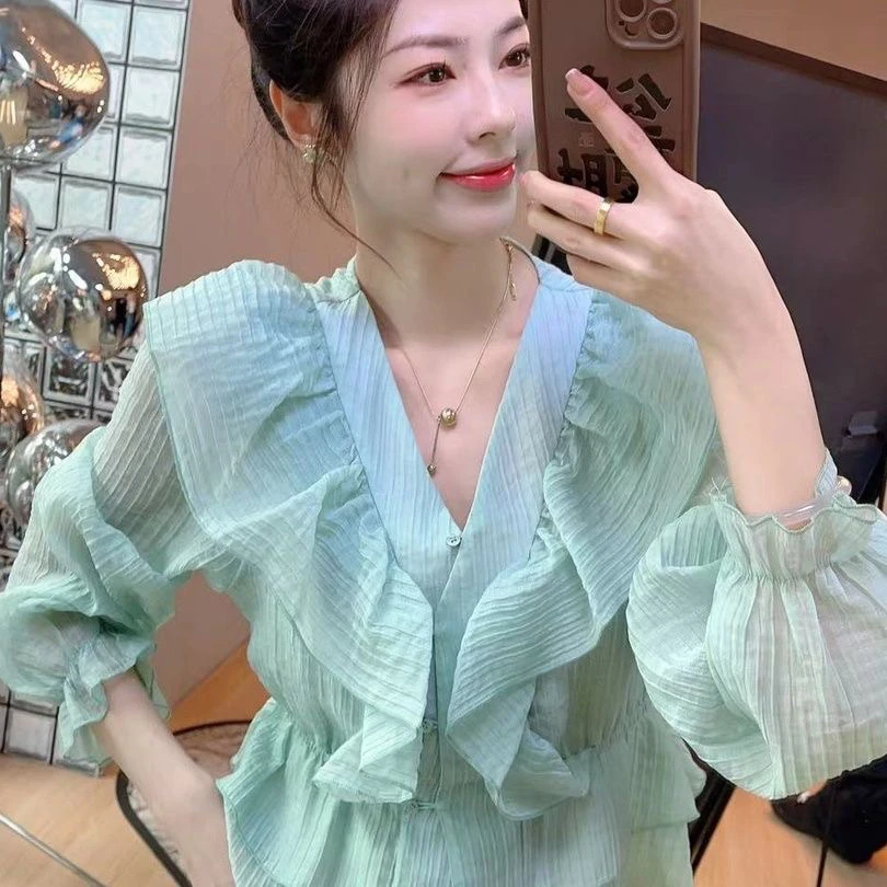 Korean Sle V-Ne Long Sve irt Spring 2024 New Slimming Waist Design Faionable Freening Base Layer Trendy Top
Korean Sle V-Ne Long Sve irt Spring 2024 New Slimming Waist Design Faionable Freening Base Layer Trendy Top