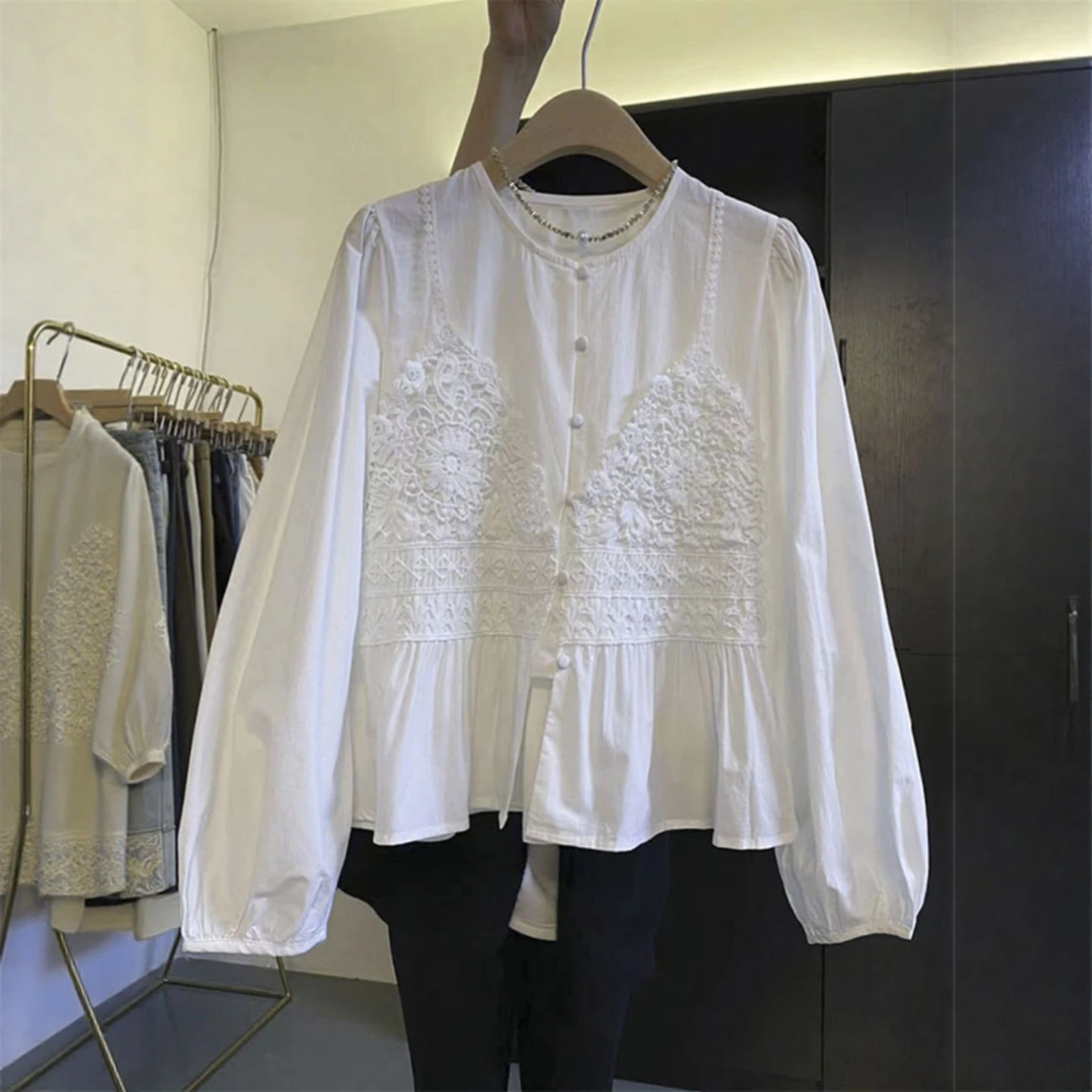 Женская весенняя свободная блузка с длинным рукавом и кружевными вставками, укороченная, в корейском стиле, с цветочным принтом, для повседневной носки
Женская весенняя свободная блузка с длинным рукавом и кружевными вставками, укороченная, в корейском стиле, с цветочным принтом, для повседневной носки