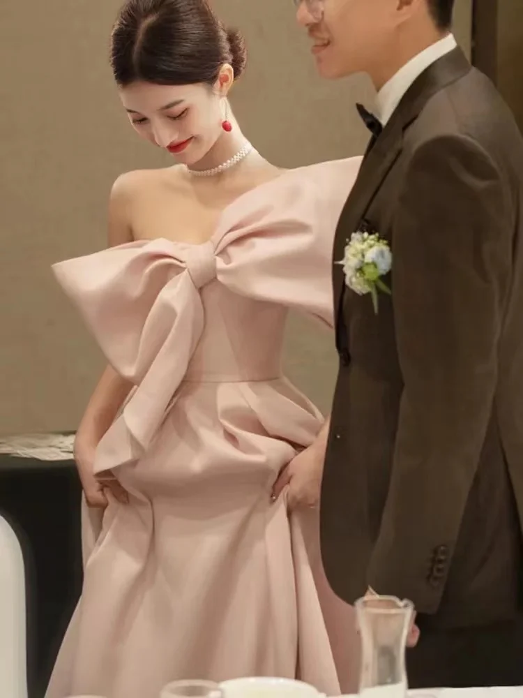 Elegant One Shoulder Pink Satin Celebrity Dresses Big Bow A-Line Sleeveless Simple Banquet Temperament Evening Prom Party Gowns
Elegant One Shoulder Pink Satin Celebrity Dresses Big Bow A-Line Sleeveless Simple Banquet Temperament Evening Prom Party Gowns
