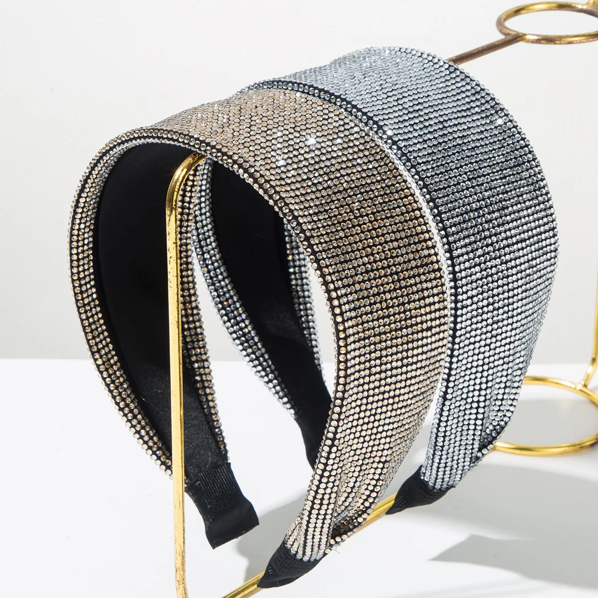 Headband Korean version fashionable solid color shiny full of diamonds widened version headband women's high-end temperament versatile hair accessories
Headband Korean version fashionable solid color shiny full of diamonds widened version headband women's high-end temperament versatile hair accessories