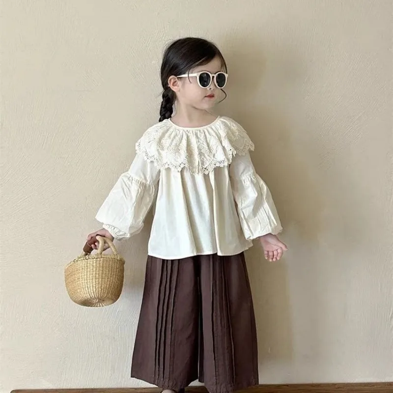 Spring and Autumn Girls' Set Baby Fashionable Western Lace Collar Doll Shirt Wide Leg Pants 2-piece Set
Spring and Autumn Girls' Set Baby Fashionable Western Lace Collar Doll Shirt Wide Leg Pants 2-piece Set
