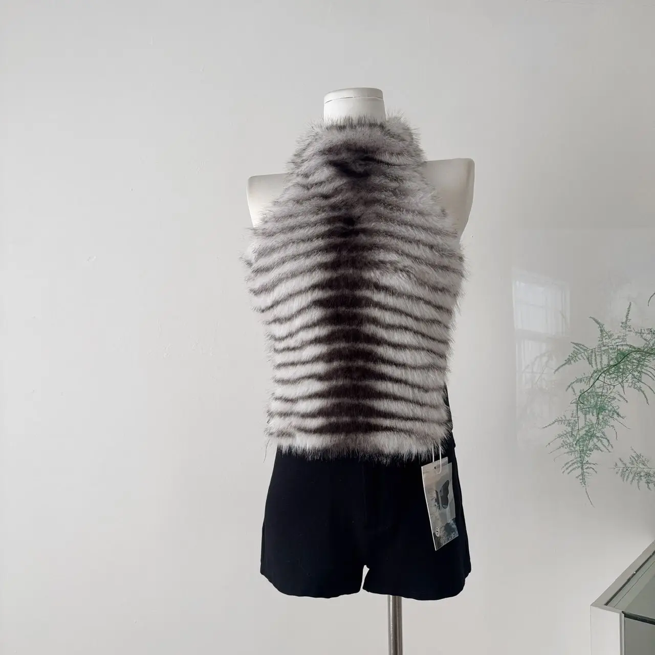 Exotic Animal Print Fur Trimmed Bal Top with Adjustable Belt Sexy Hanging Ne Design Casual Women's Faion Vest
Exotic Animal Print Fur Trimmed Bal Top with Adjustable Belt Sexy Hanging Ne Design Casual Women's Faion Vest