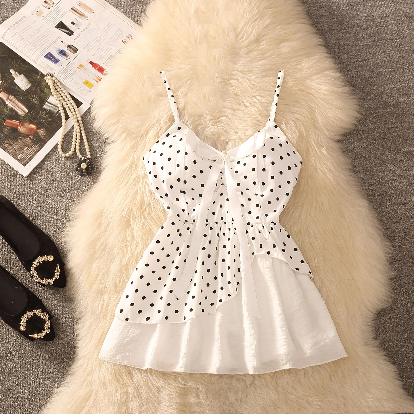 Sweet Polka Dot Bow Tie Strap Vest Women's Design Slimming Top Waist Cinched Summer 2026 Fashion Outerwear Short Length
Sweet Polka Dot Bow Tie Strap Vest Women's Design Slimming Top Waist Cinched Summer 2026 Fashion Outerwear Short Length