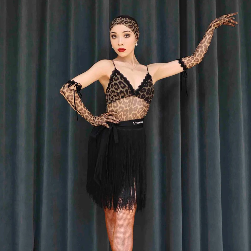 Female Samba Rumba Latin Dance Clothes Sexy Leopard Latin Top Tassels Skirt Women Stage Latin Dance Competition Costume SL8838
Female Samba Rumba Latin Dance Clothes Sexy Leopard Latin Top Tassels Skirt Women Stage Latin Dance Competition Costume SL8838
