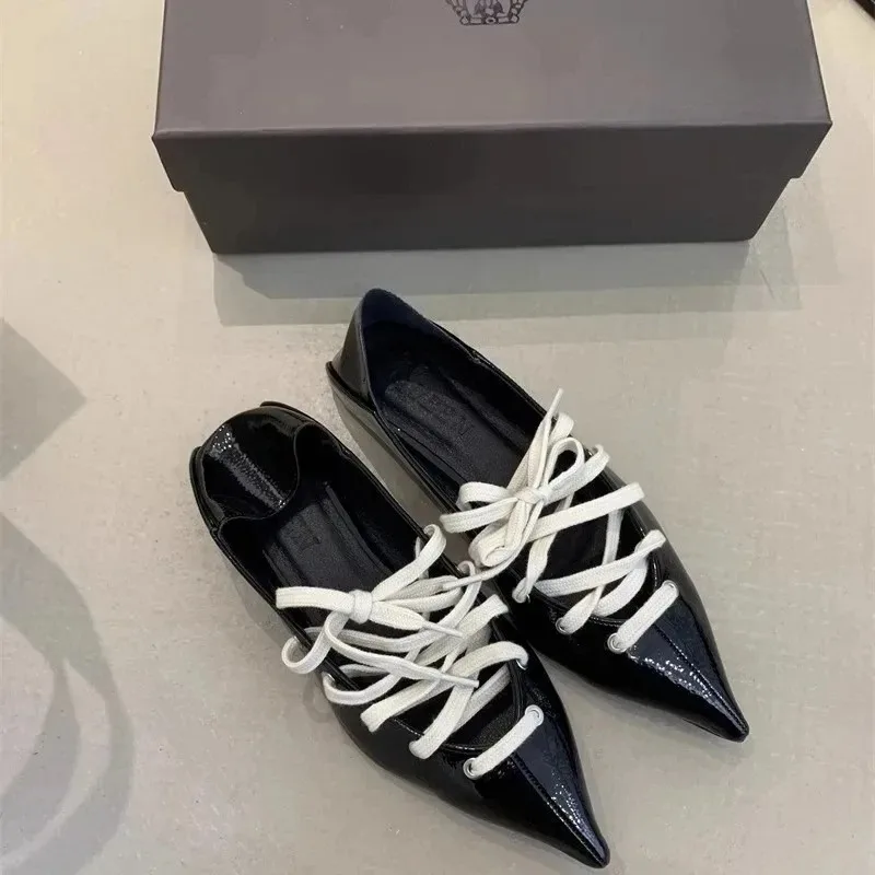 Retro Womens Shoes Exquisite Soft Leather Lace Casual Shoes for Woman Fashion Hollow Out Flat Shoe Designer Shoes Zapatos Mujer
Retro Womens Shoes Exquisite Soft Leather Lace Casual Shoes for Woman Fashion Hollow Out Flat Shoe Designer Shoes Zapatos Mujer