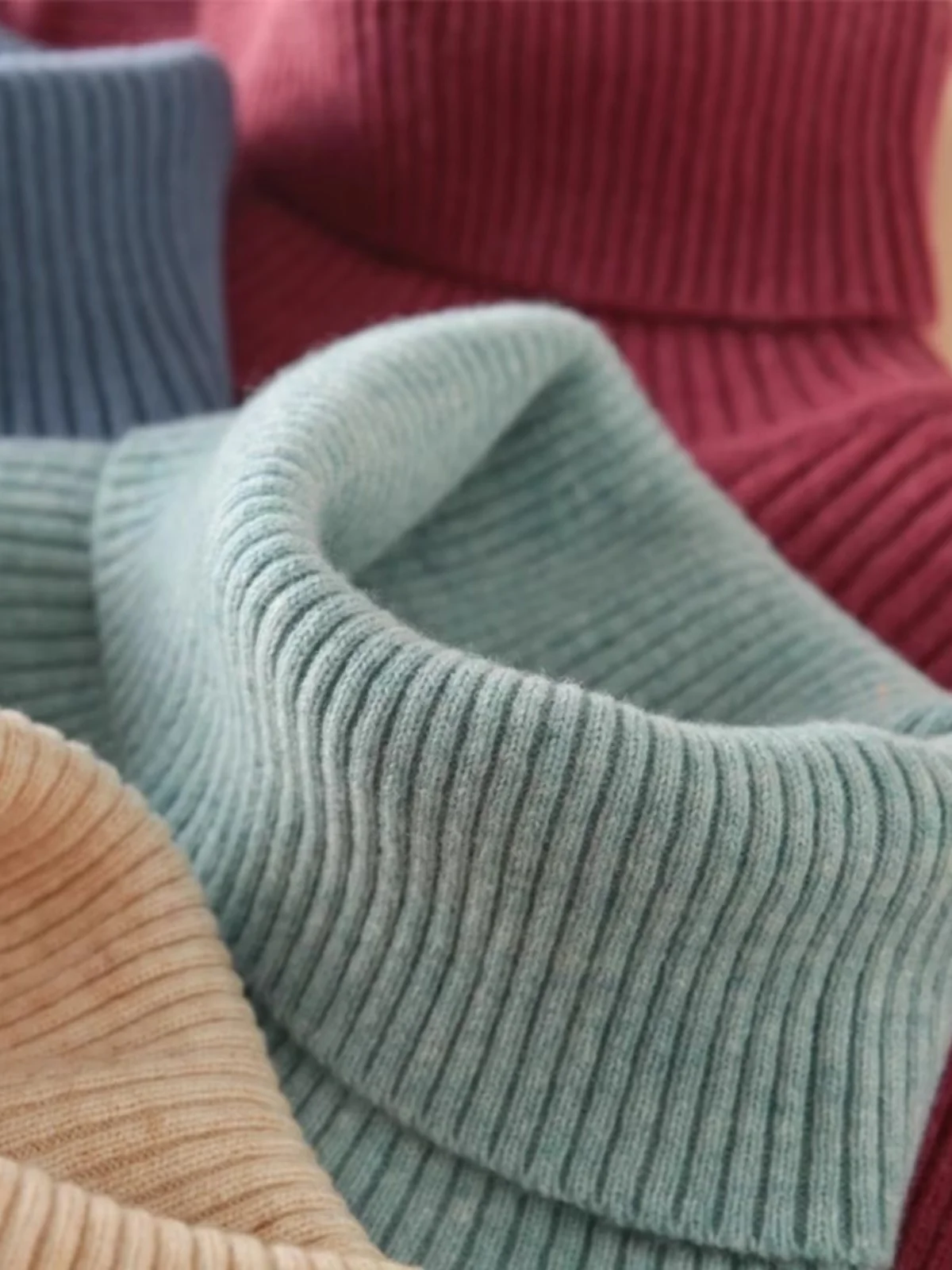 Женский вязаный шерстяной свитер с высоким воротником, приталенный, с длинными рукавами, утепленный, базовый, для ношения под пальто, весенняя новинка, для повседневной носки
Женский вязаный шерстяной свитер с высоким воротником, приталенный, с длинными рукавами, утепленный, базовый, для ношения под пальто, весенняя новинка, для повседневной носки