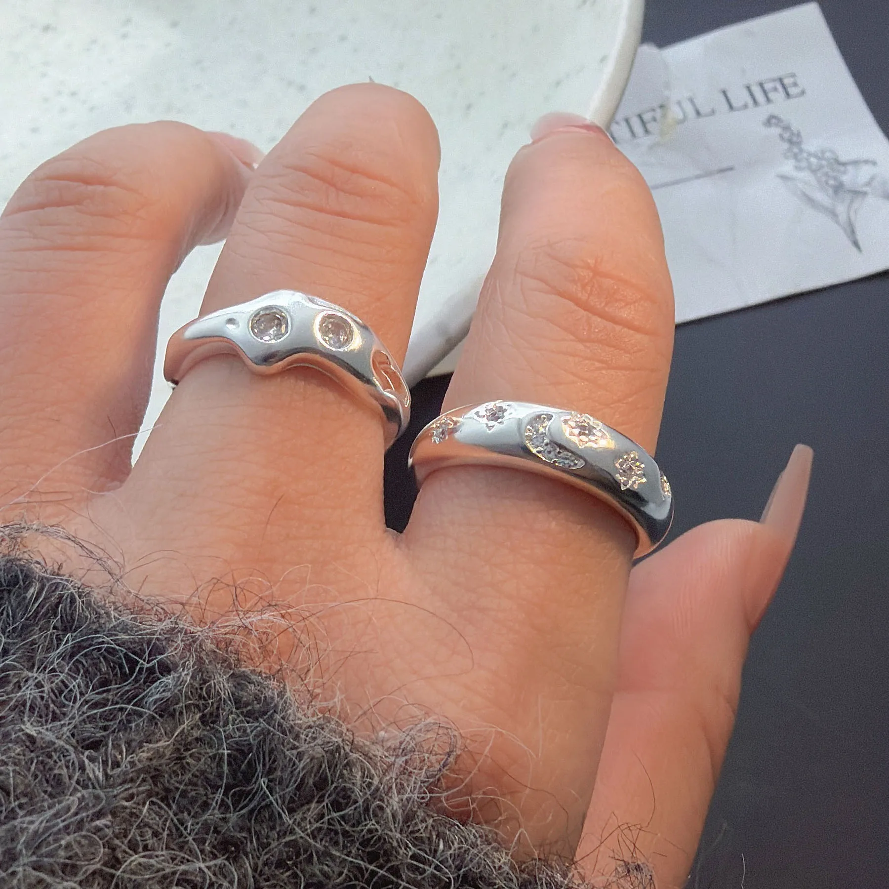 Кольца из стерлингового серебра 925 пробы для женщин, пара, минималистичные, ручной работы, простое блестящее кольцо с цирконом, ювелирные изделия, подарок, предотвращение аллергии
Кольца из стерлингового серебра 925 пробы для женщин, пара, минималистичные, ручной работы, простое блестящее кольцо с цирконом, ювелирные изделия, подарок, предотвращение аллергии