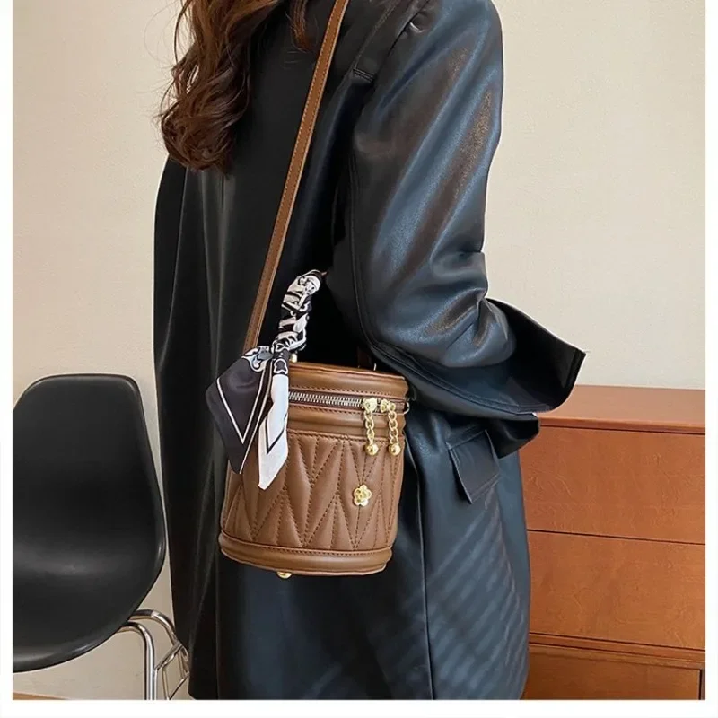 Designer Vintage Diaper Bag For Women Elegant Crossbody Bag Luxury Minimalist Tote Leather Practical Elegant Mother Bag
Designer Vintage Diaper Bag For Women Elegant Crossbody Bag Luxury Minimalist Tote Leather Practical Elegant Mother Bag