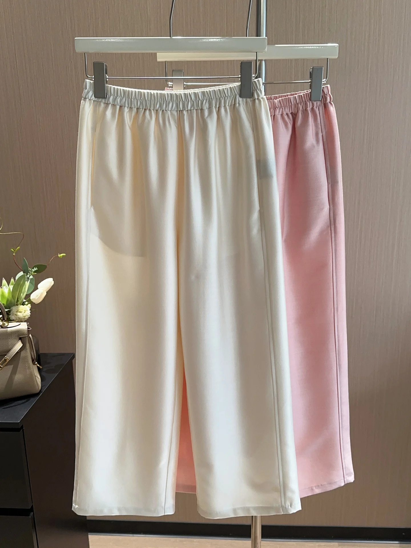 Elegant Commuter Style Silk Wool Pants Elastic Waist Straight Leg Casual Eighteenths Trousers Versatile Ladies Fashion
Elegant Commuter Style Silk Wool Pants Elastic Waist Straight Leg Casual Eighteenths Trousers Versatile Ladies Fashion