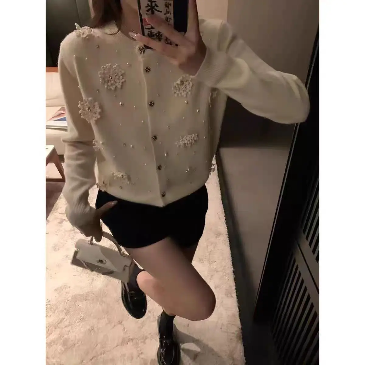 French Knitted Heavy Industry Cardigan Beaded Three-dimensional Flower Jacket 2026 New Sweater Fashion Loose Top
French Knitted Heavy Industry Cardigan Beaded Three-dimensional Flower Jacket 2026 New Sweater Fashion Loose Top