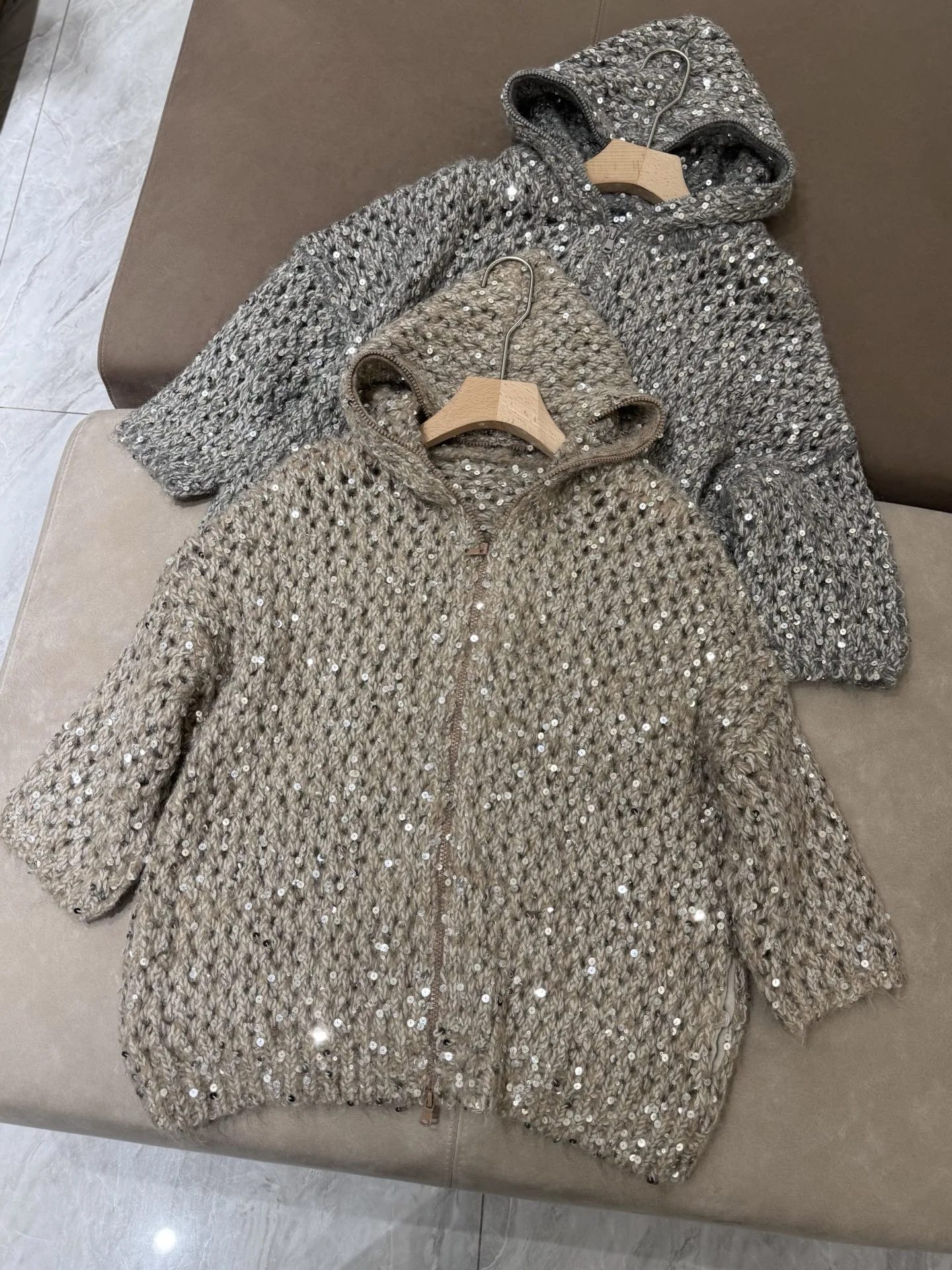 Casual Knitted Hat Jacket Women's Loose Fit Luxury Low-profile Sweater Cardigan Shiny Bead Embellished BC Hollow out Design
Casual Knitted Hat Jacket Women's Loose Fit Luxury Low-profile Sweater Cardigan Shiny Bead Embellished BC Hollow out Design