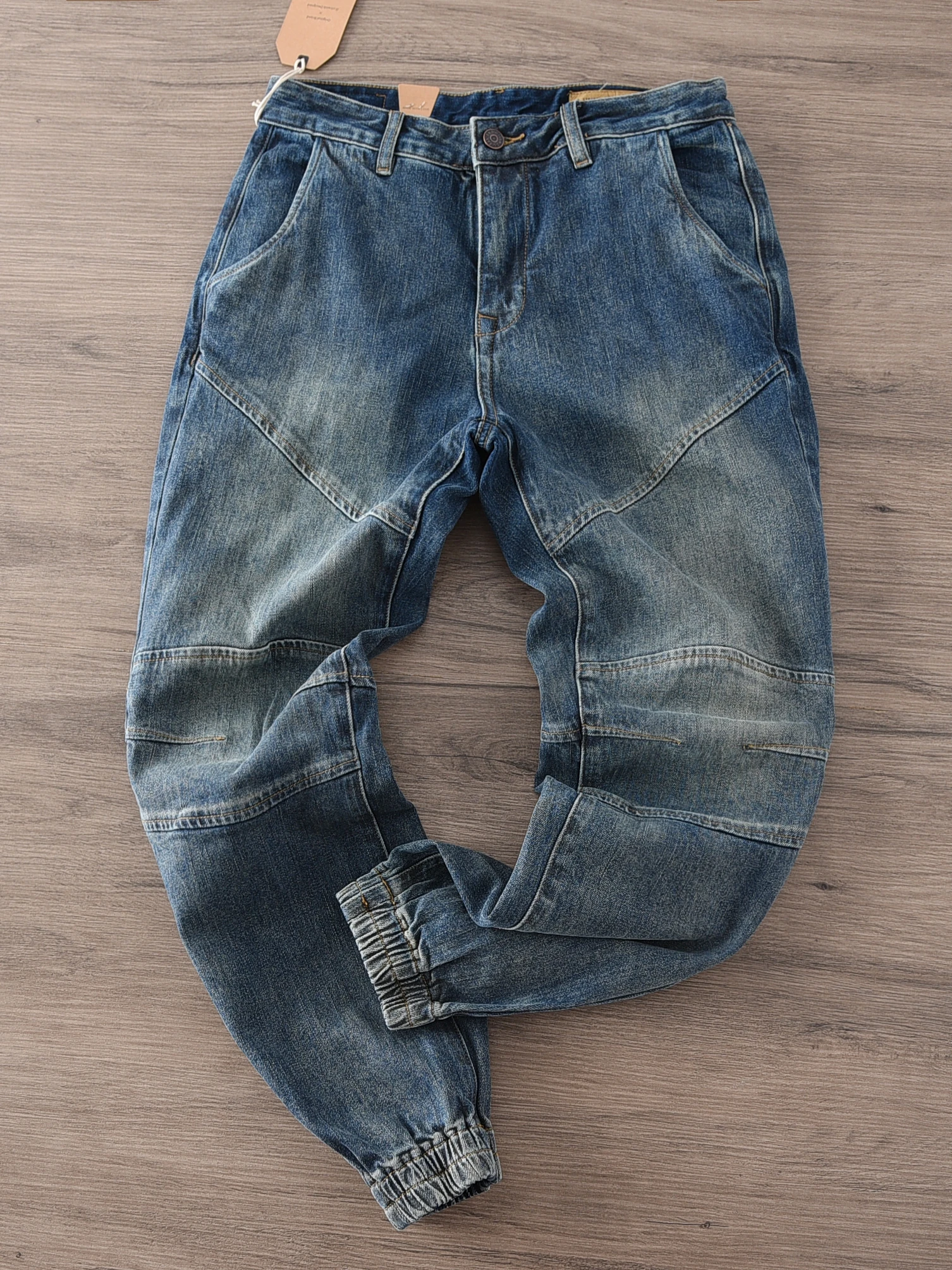 Мужские джинсы из плотного денима в стиле ретро с отворотами, модные, с 3D-эффектом, в рабочем стиле, синие, из хлопка и полиэстера, эластичные, повседневные, длинные брюки
Мужские джинсы из плотного денима в стиле ретро с отворотами, модные, с 3D-эффектом, в рабочем стиле, синие, из хлопка и полиэстера, эластичные, повседневные, длинные брюки