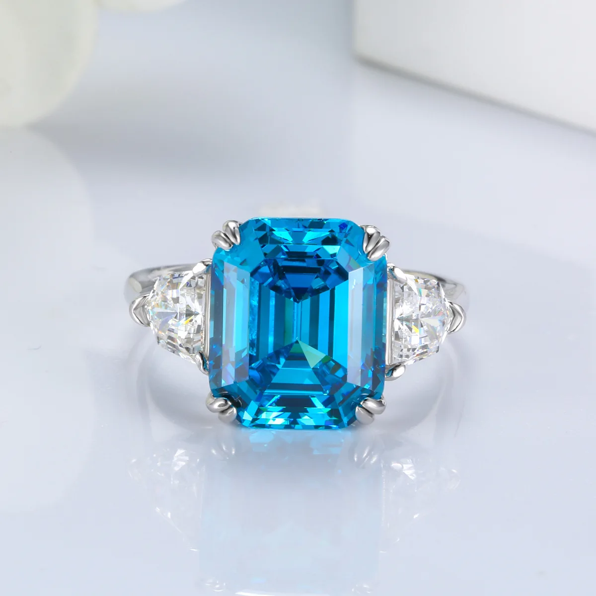 S925 sterling silver sugar cube pagoda cut ring sea blue zircon high carbon diamond ring diamond ring women's high-end jewelry
S925 sterling silver sugar cube pagoda cut ring sea blue zircon high carbon diamond ring diamond ring women's high-end jewelry