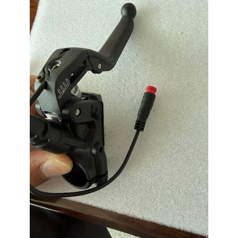 Magura MT5E 4-Piston Hydraulic Brake Lever Only with Power Cut Off for MTB Road Bike Universal Replacement Parts
Magura MT5E 4-Piston Hydraulic Brake Lever Only with Power Cut Off for MTB Road Bike Universal Replacement Parts