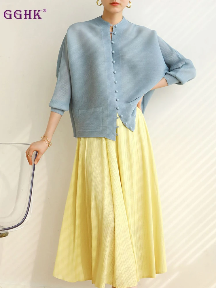 GGHK Miyake Retro Pleated Shirt Female 2023 Summer and Fall New Single-breasted V-neck Loose Casual Shirt Female Fashion Blouse
GGHK Miyake Retro Pleated Shirt Female 2023 Summer and Fall New Single-breasted V-neck Loose Casual Shirt Female Fashion Blouse