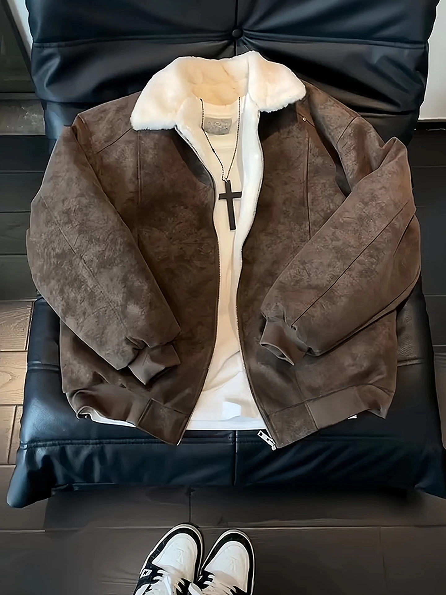 American Sle Men's Fce Lined PU Leather Workwear Jaet Cotton down Vest 3D Stereo Design Windproof Waterproof Coat
American Sle Men's Fce Lined PU Leather Workwear Jaet Cotton down Vest 3D Stereo Design Windproof Waterproof Coat