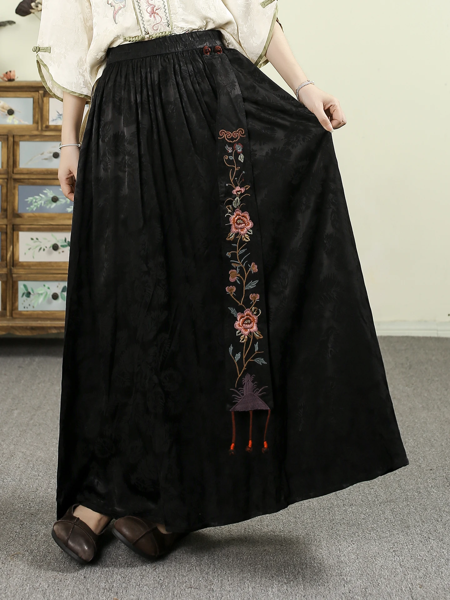 TIYIHAILEY, новые длинные макси-женские юбки с эластичной резинкой на талии, осень-зима, женские юбки трапециевидной формы с вышивкой в китайском стиле, атласный большой подол, новинка 2023 года
TIYIHAILEY, новые длинные макси-женские юбки с эластичной резинкой на талии, осень-зима, женские юбки трапециевидной формы с вышивкой в китайском стиле, атласный большой подол, новинка 2023 года