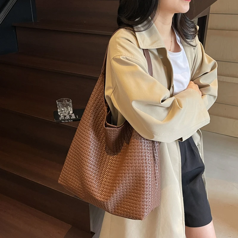 Fashionable Large Capacity Woven Tote Bag Single Shoulder Bag Handbag Simple Design Summer 2025 New Arrival from Mainland
Fashionable Large Capacity Woven Tote Bag Single Shoulder Bag Handbag Simple Design Summer 2025 New Arrival from Mainland