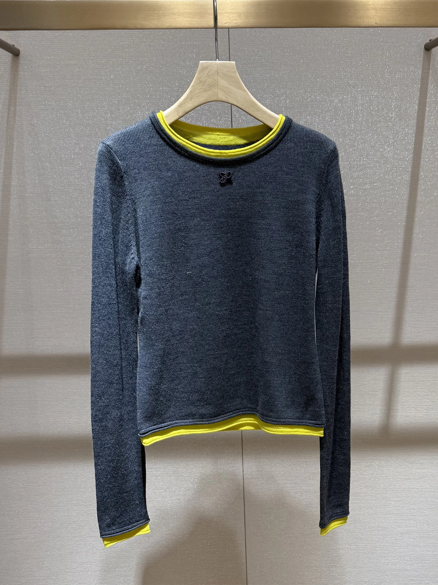 Вязаный топ для похудения с круглым вырезом и длинными рукавами, в стиле колор-блок, базовый слой, женская повседневная модная одежда, новинка зимы
Вязаный топ для похудения с круглым вырезом и длинными рукавами, в стиле колор-блок, базовый слой, женская повседневная модная одежда, новинка зимы