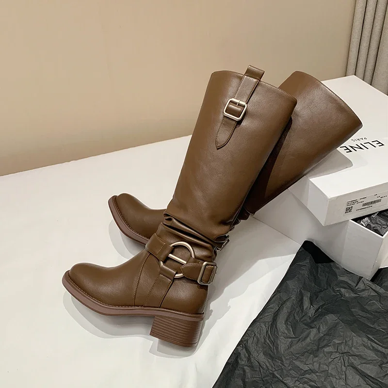 Vintage British Style Metal Belt Buckle Pleated Western Cowboy Boots Square Head Thick Heel Leather Sexy Women's Boots
Vintage British Style Metal Belt Buckle Pleated Western Cowboy Boots Square Head Thick Heel Leather Sexy Women's Boots