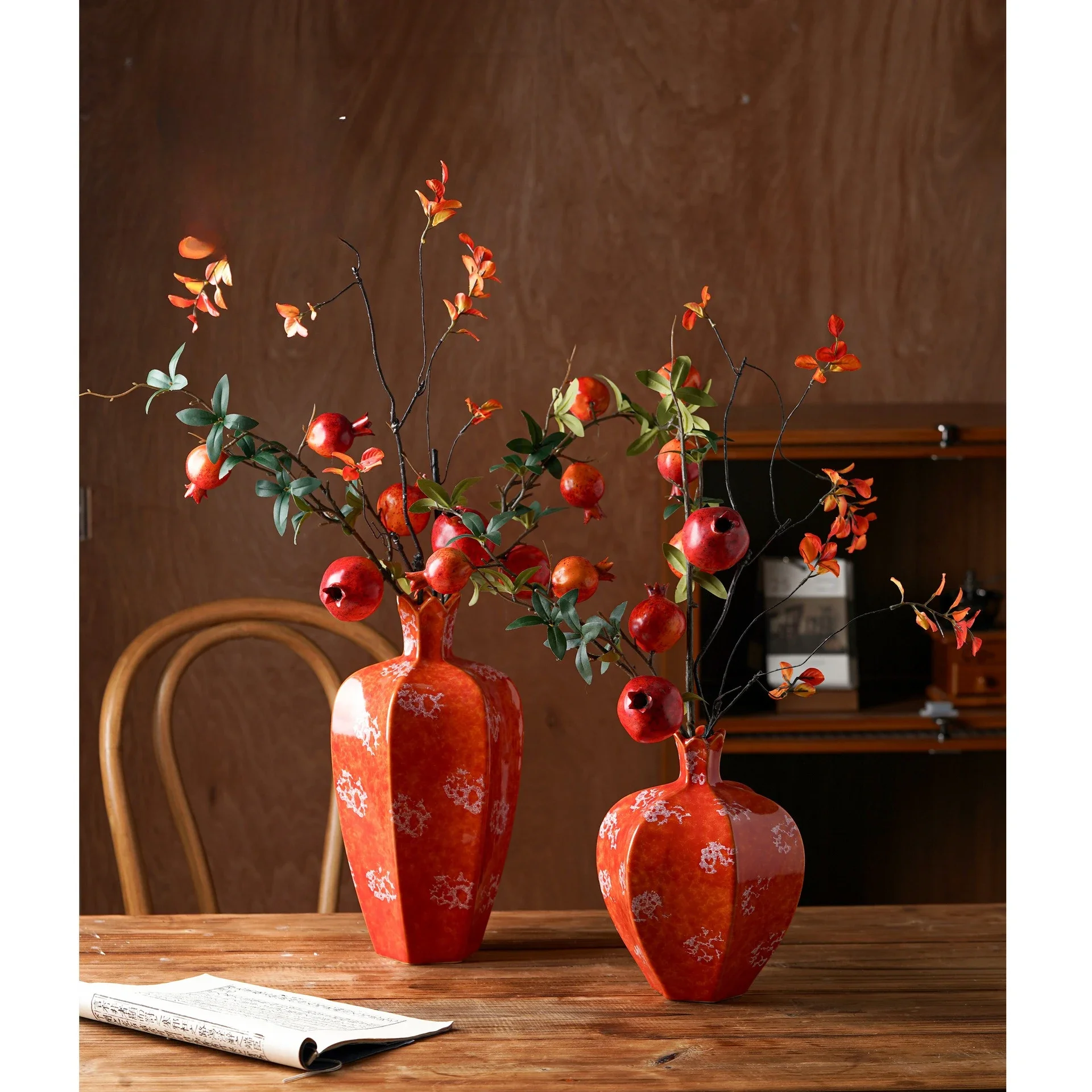 New Year Ceramic Vase Ornament Living Room Flower Arrangement Light Luxury Red Hydroponic Dining Table Decoration Dried Flowers
New Year Ceramic Vase Ornament Living Room Flower Arrangement Light Luxury Red Hydroponic Dining Table Decoration Dried Flowers