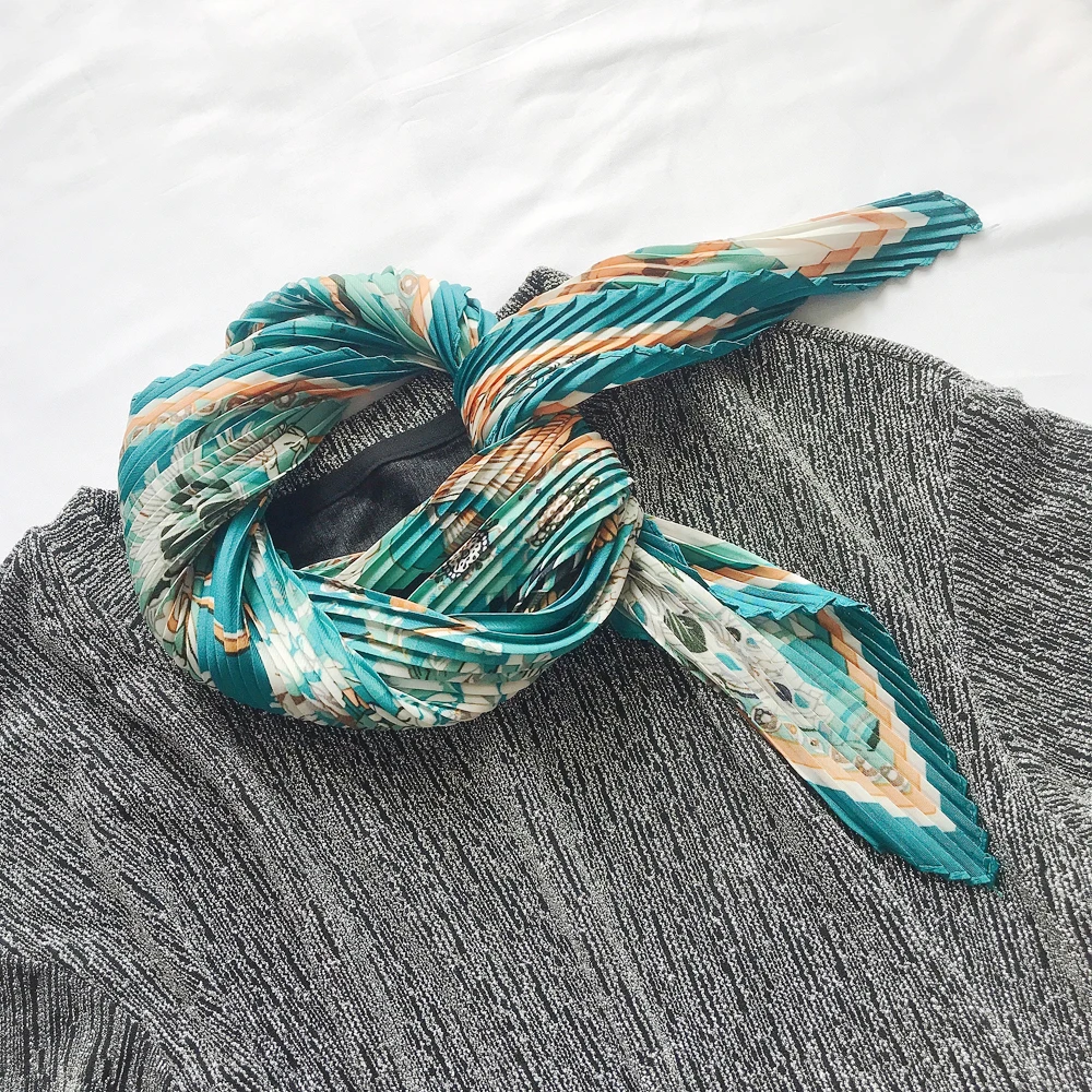 2025 Top New Summer Autumn Fashion Printing 70cm Square Scarf Pleated Neck Scarf Shawls For Women Neckerchiefs Tie Hair Scarfs
2025 Top New Summer Autumn Fashion Printing 70cm Square Scarf Pleated Neck Scarf Shawls For Women Neckerchiefs Tie Hair Scarfs