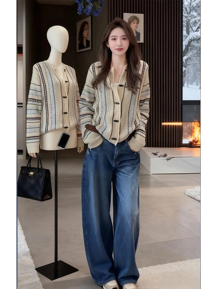 Elegant Knitted Open Cardigan Top Women's Fashion Spring Autumn New Color Block Retro Stripes Floral Sweater Jacket
Elegant Knitted Open Cardigan Top Women's Fashion Spring Autumn New Color Block Retro Stripes Floral Sweater Jacket