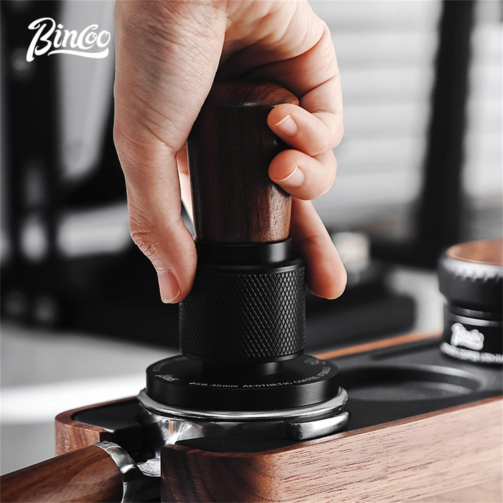Подставка для давирования кофе Bincoo, тампер для кофе, автоматическое выравнивание, 58 мм, распределитель эспрессо, основание из алюминия и нержавеющей стали, инструменты для бариста 
Подставка для давирования кофе Bincoo, тампер для кофе, автоматическое выравнивание, 58 мм, распределитель эспрессо, основание из алюминия и нержавеющей стали, инструменты для бариста
