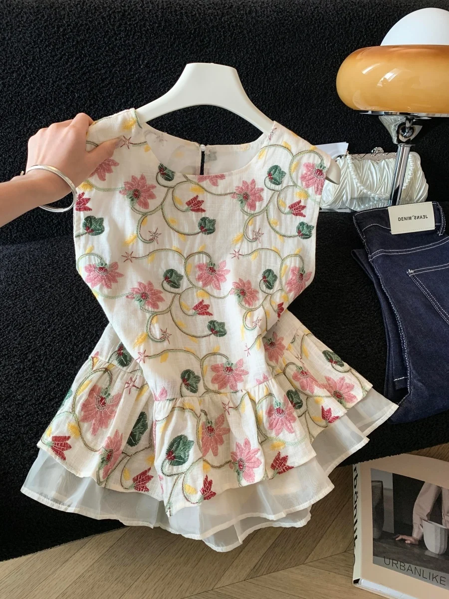 Elegant Style Embroidered Floral Lace Sleeveless Women's Shirt Loose Fit Cotton Polyester Breathable Summer Top Gathered Waist
Elegant Style Embroidered Floral Lace Sleeveless Women's Shirt Loose Fit Cotton Polyester Breathable Summer Top Gathered Waist