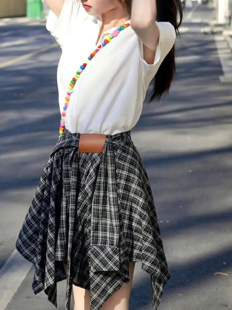 Vintage Women's 2025 Summer New French Black Plaid Irregular Half Short Skirt Fashion High Waist Party Pleated Mini Skirt Trendy
Vintage Women's 2025 Summer New French Black Plaid Irregular Half Short Skirt Fashion High Waist Party Pleated Mini Skirt Trendy