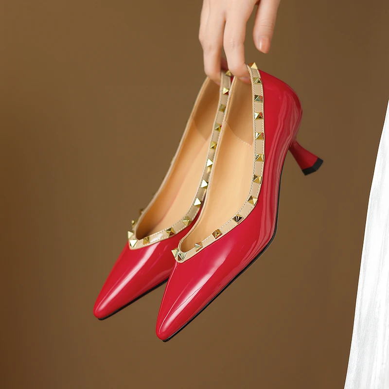 New Genuine Leather Pointed Toe Stiletto Riveted Women's High Heels Luxury Light Mouth Single Shoes Sexy Women Pumps
New Genuine Leather Pointed Toe Stiletto Riveted Women's High Heels Luxury Light Mouth Single Shoes Sexy Women Pumps