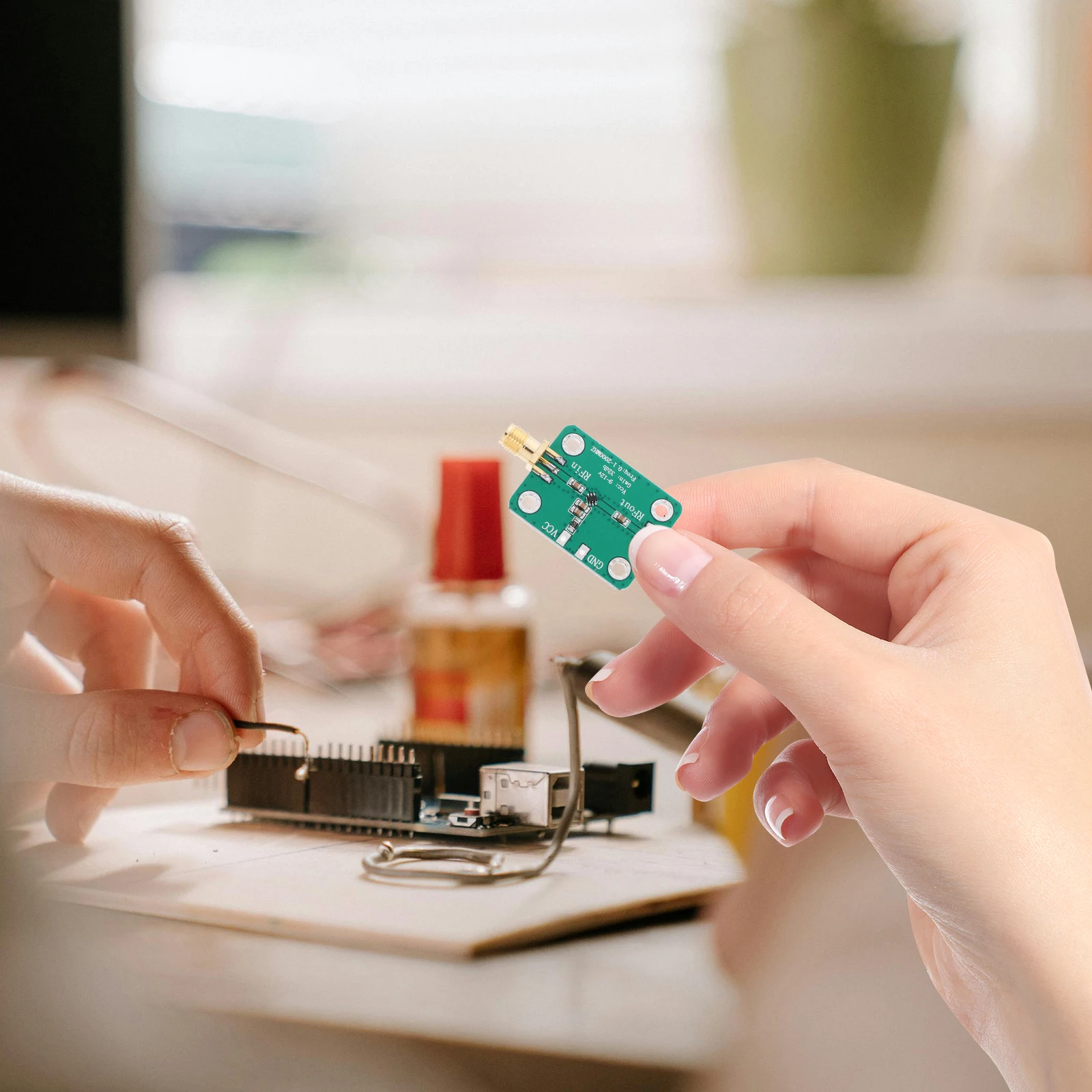 Amplifier Module 0.1-2000Mhz Low Noise 30Db Gain Broadband Board For Shortwave Fm Cable Signal Receiver
Amplifier Module 0.1-2000Mhz Low Noise 30Db Gain Broadband Board For Shortwave Fm Cable Signal Receiver