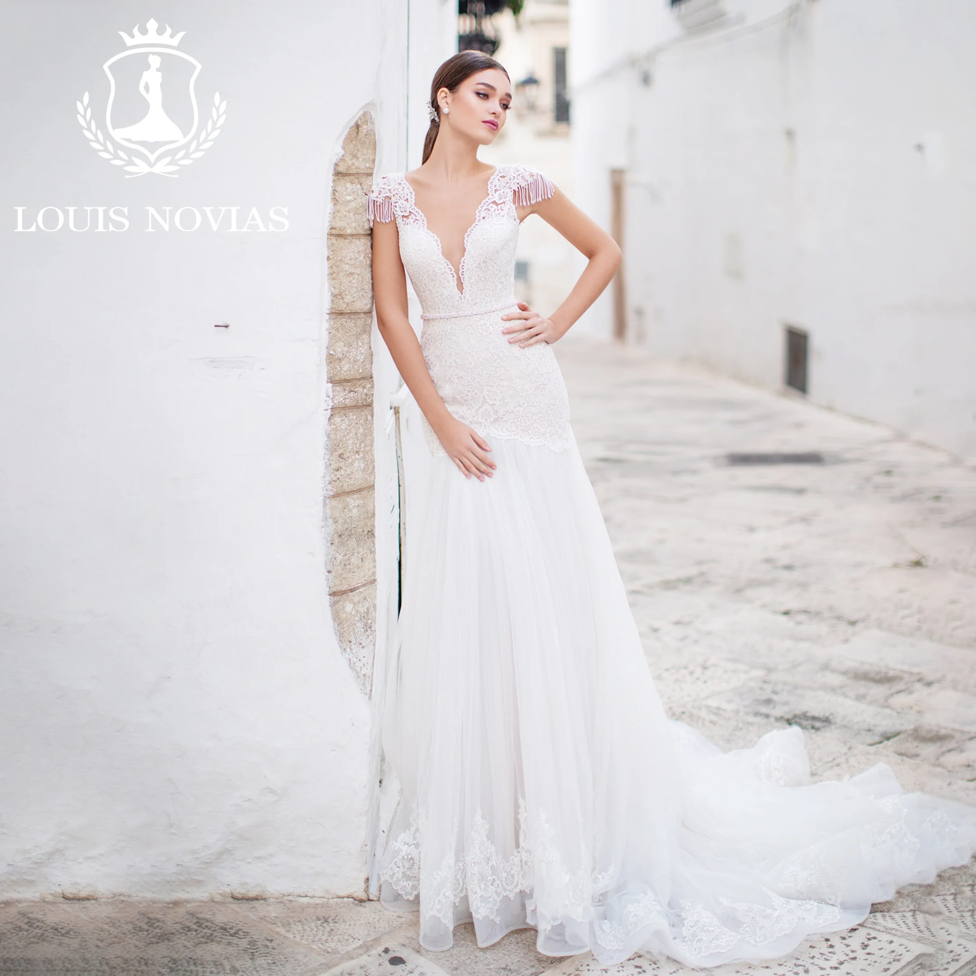 Женское свадебное платье с юбкой-годе LOUIS NOVIAS, белое элегантное платье с аппликацией, коротким рукавом, глубоким V-образным вырезом, кисточками и шлейфом, 2019
Женское свадебное платье с юбкой-годе LOUIS NOVIAS, белое элегантное платье с аппликацией, коротким рукавом, глубоким V-образным вырезом, кисточками и шлейфом, 2019