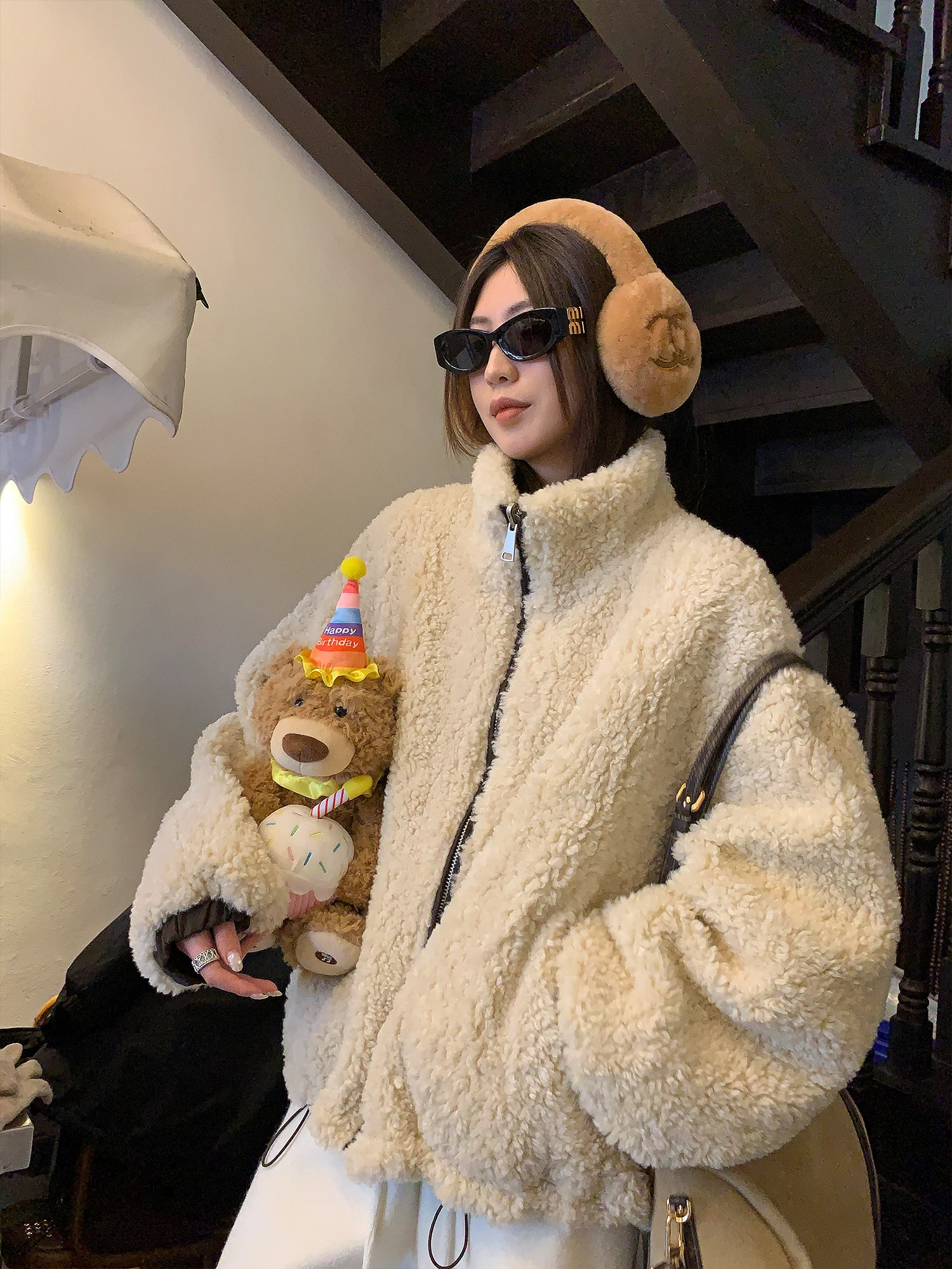 A Double-Sided Wear Lamb Fur Parka Women's Winter Warm Loose Jaet Polyester Fiber Casual Sle ort Coat Zipper Closure
A Double-Sided Wear Lamb Fur Parka Women's Winter Warm Loose Jaet Polyester Fiber Casual Sle ort Coat Zipper Closure